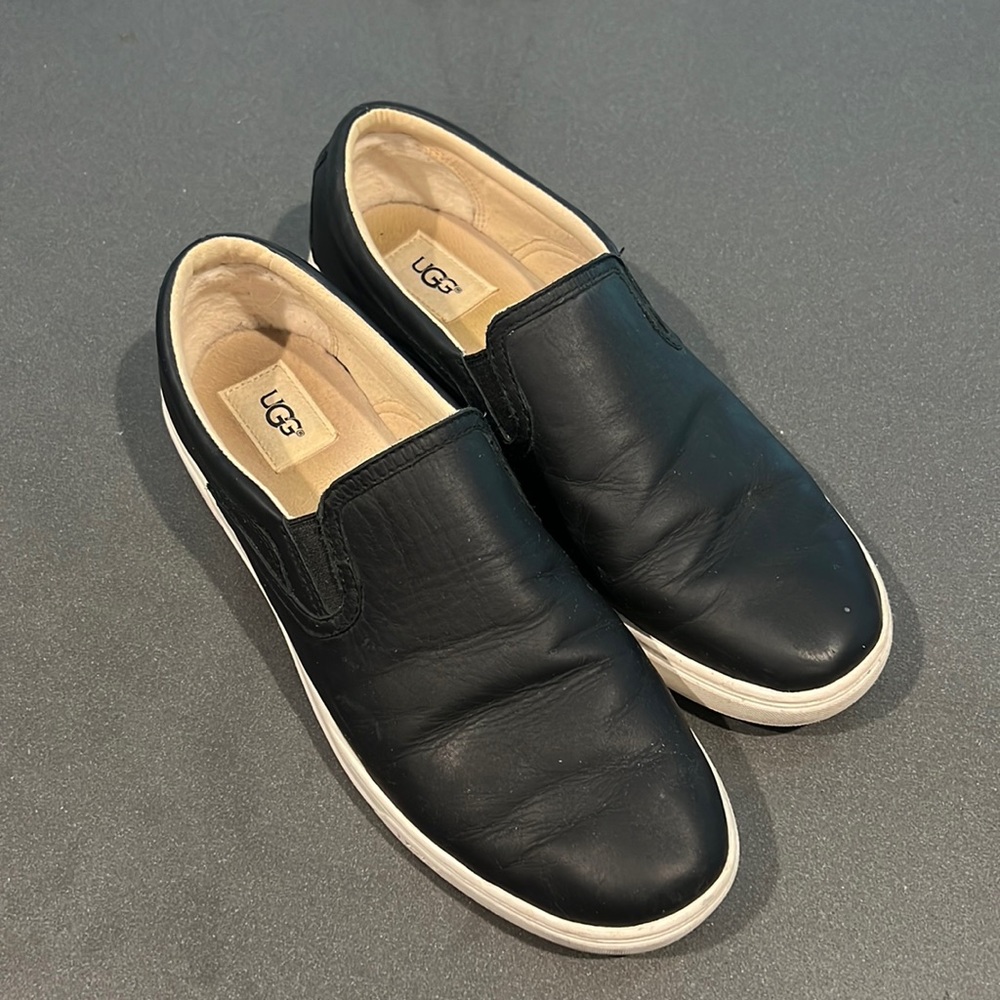 Ugg Black leather slip on sneakers Sz 11